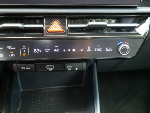 Certified 2024 Kia Niro Wind w/ Wind Preserve Package FWD image 23