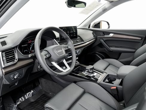 Certified 2025 Audi Q5 2.0T Premium Plus w/ Premium Plus Package image 4