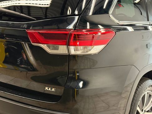 Used 2017 Toyota Highlander XLE image 10