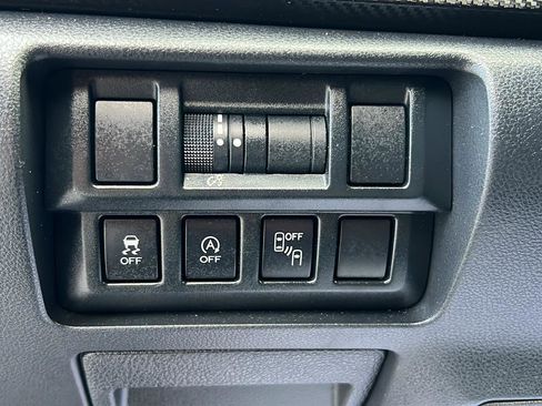 Used 2021 Subaru Crosstrek 2.0i Premium w/ Moonroof Package image 23