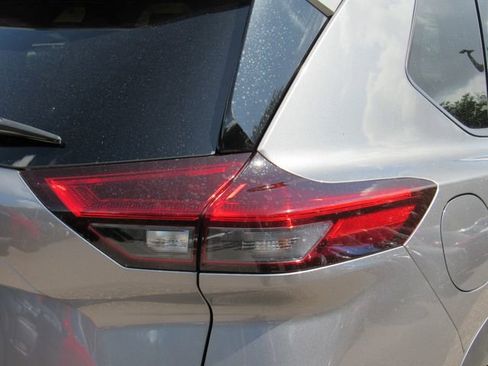 Certified 2024 Nissan Rogue SL FWD image 13