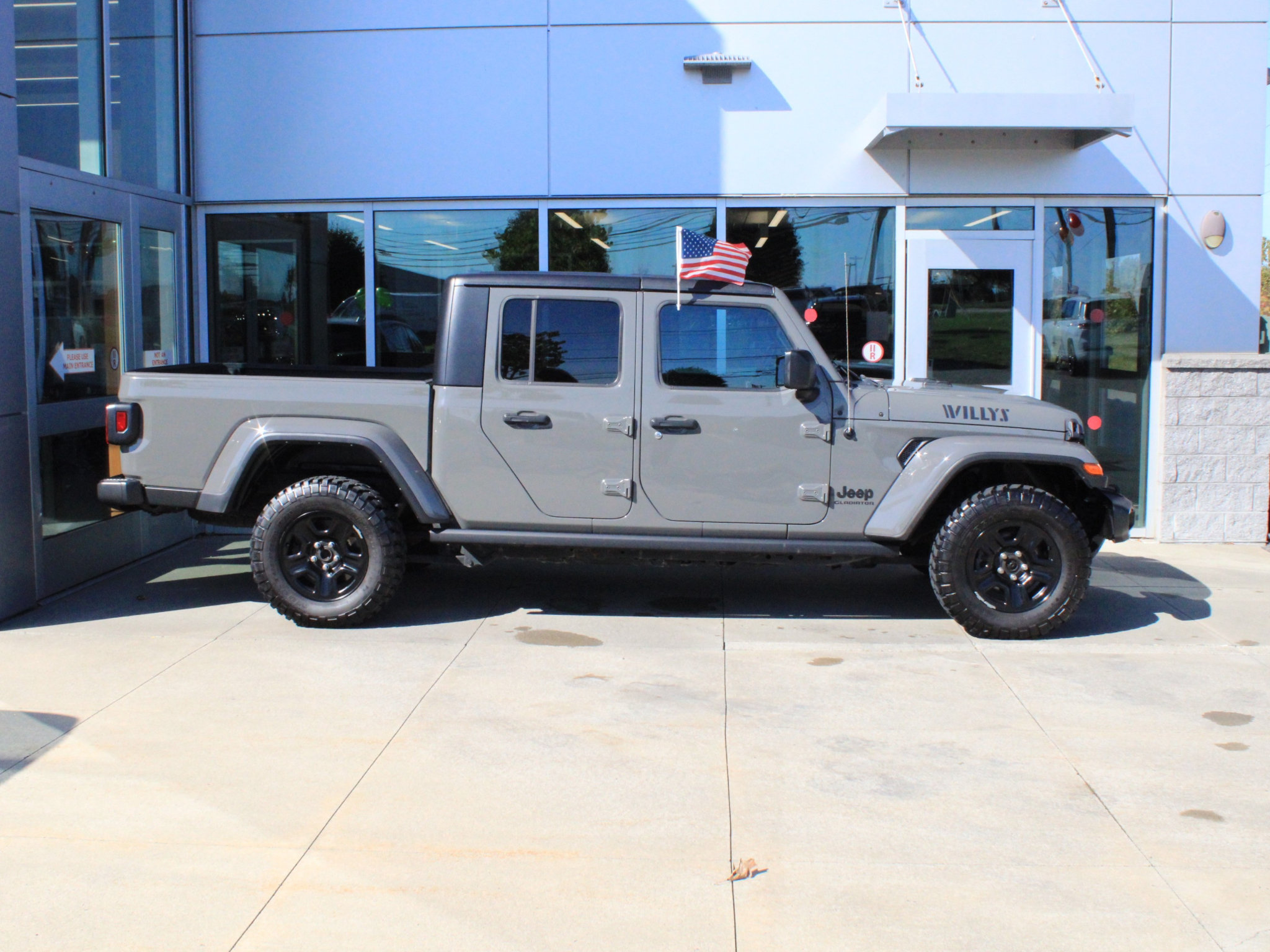 Used 2021 Jeep Gladiator Sport AWD/4WD image 4