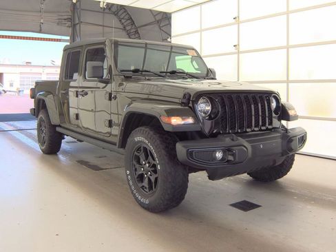 Used 2022 Jeep Gladiator Sport AWD/4WD image 3