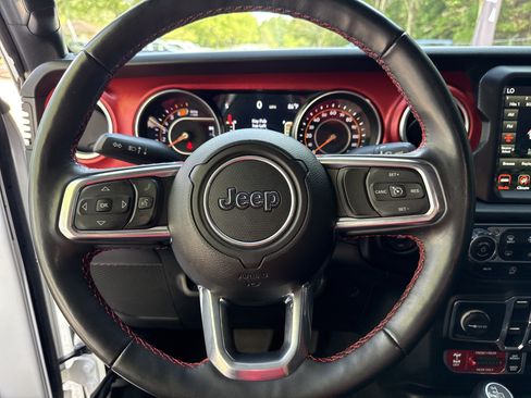 Used 2023 Jeep Wrangler Unlimited Rubicon w/ Cold Weather Group AWD/4WD image 26