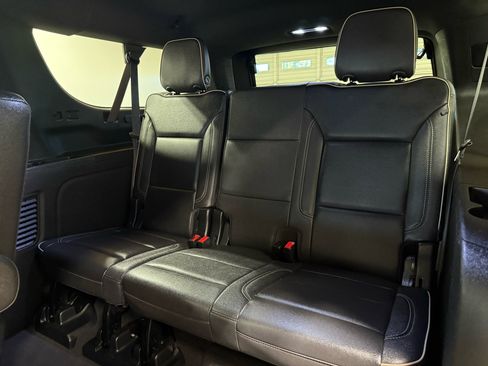 Used 2023 Chevrolet Suburban Premier image 27