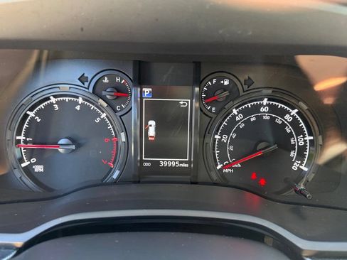 Used 2024 Toyota 4Runner SR5 Premium AWD/4WD image 32