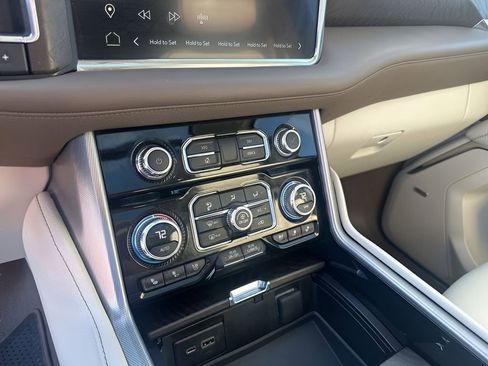 Used 2023 GMC Yukon Denali image 34