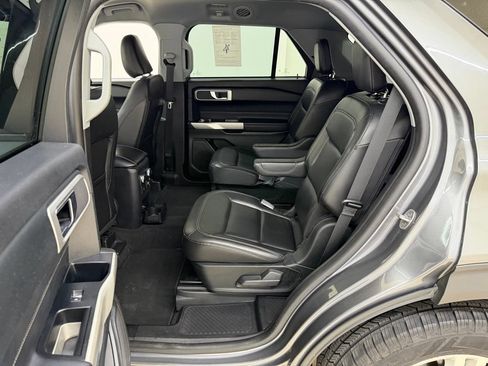 Used 2022 Ford Explorer XLT w/ Equipment Group 202A AWD/4WD image 19