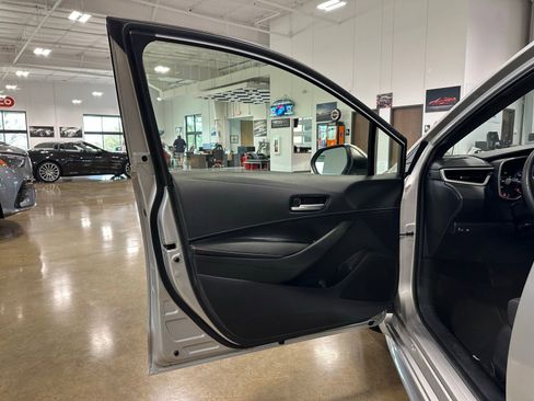 Used 2019 Toyota Corolla SE w/ SE Option Package image 11