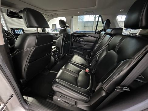 Used 2025 Honda Pilot Touring image 15