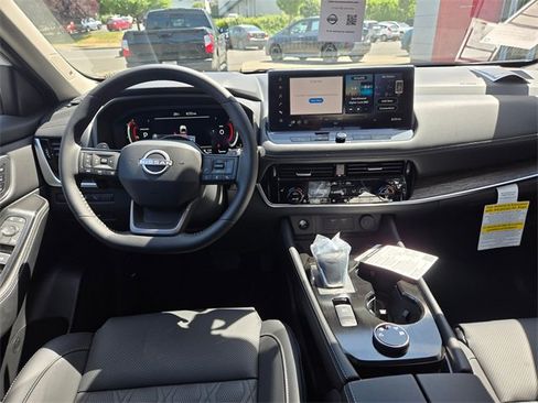 New 2025 Nissan Rogue Platinum w/ Tech Package image 13