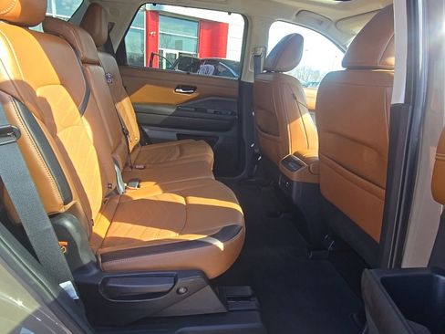 Used 2024 Nissan Pathfinder Platinum w/ Cargo Package image 28