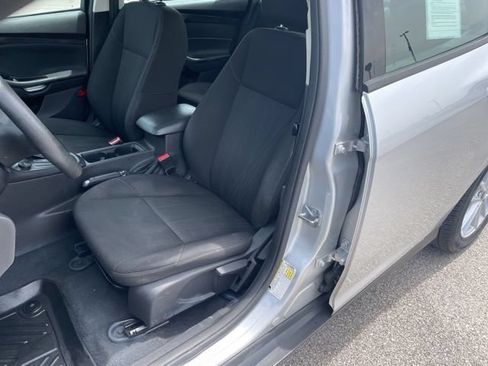 Used 2018 Ford Focus SE FWD image 19