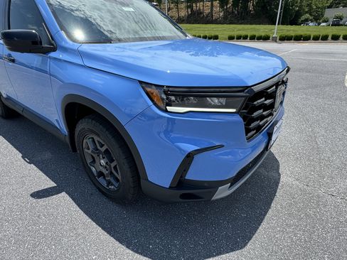 New 2025 Honda Pilot TrailSport image 3