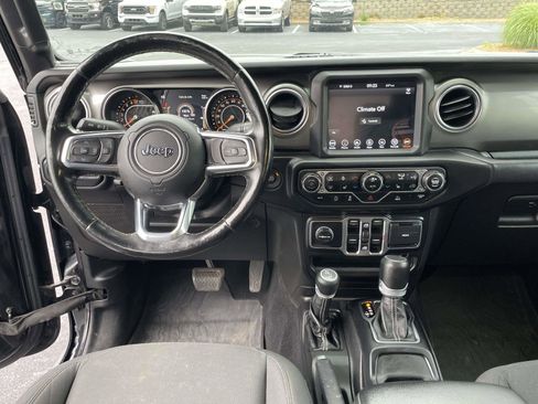 Used 2020 Jeep Gladiator Overland AWD/4WD image 13