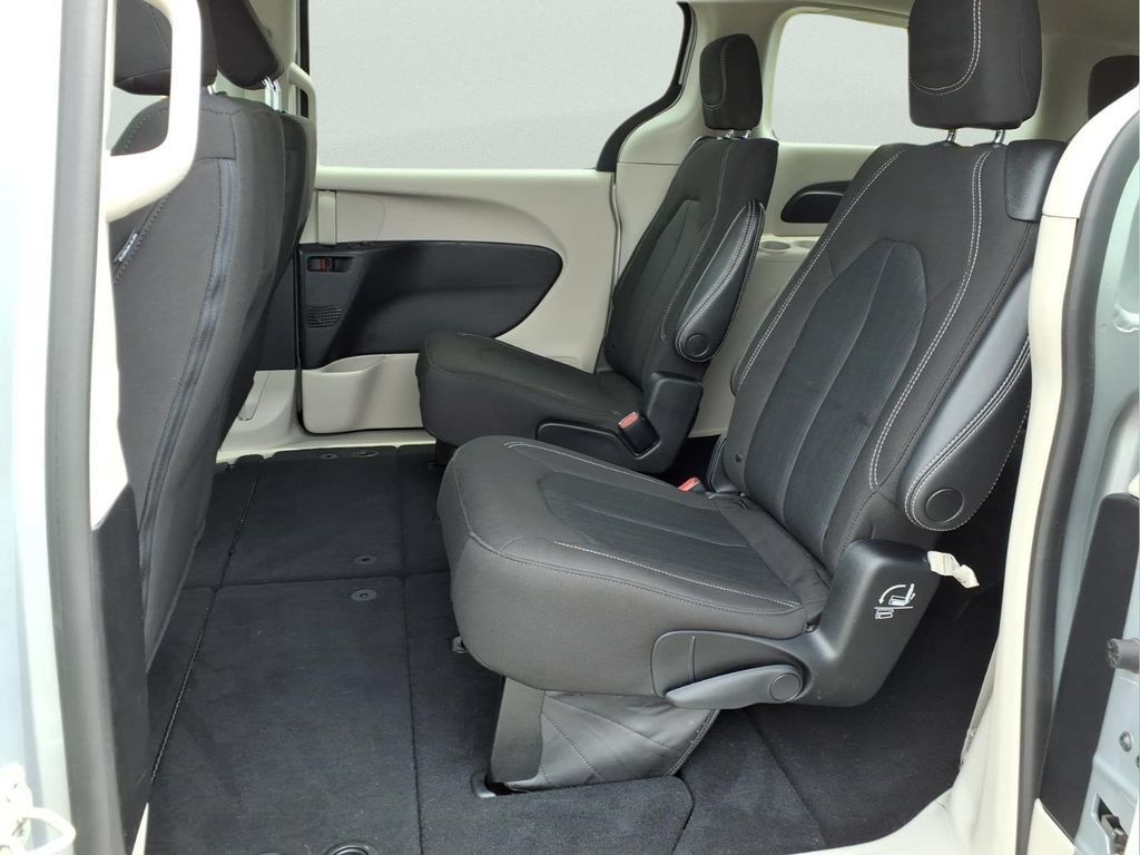 Used 2023 Chrysler Voyager LX FWD image 23