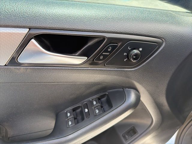 Used 2015 Volkswagen Jetta SE FWD image 14