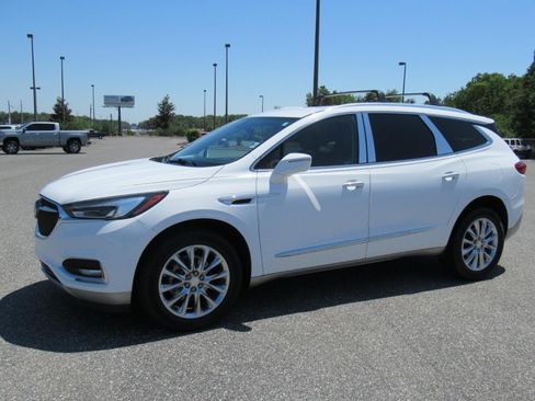 Used 2020 Buick Enclave Essence w/ Trailering Package, 5000 lbs. FWD image 4
