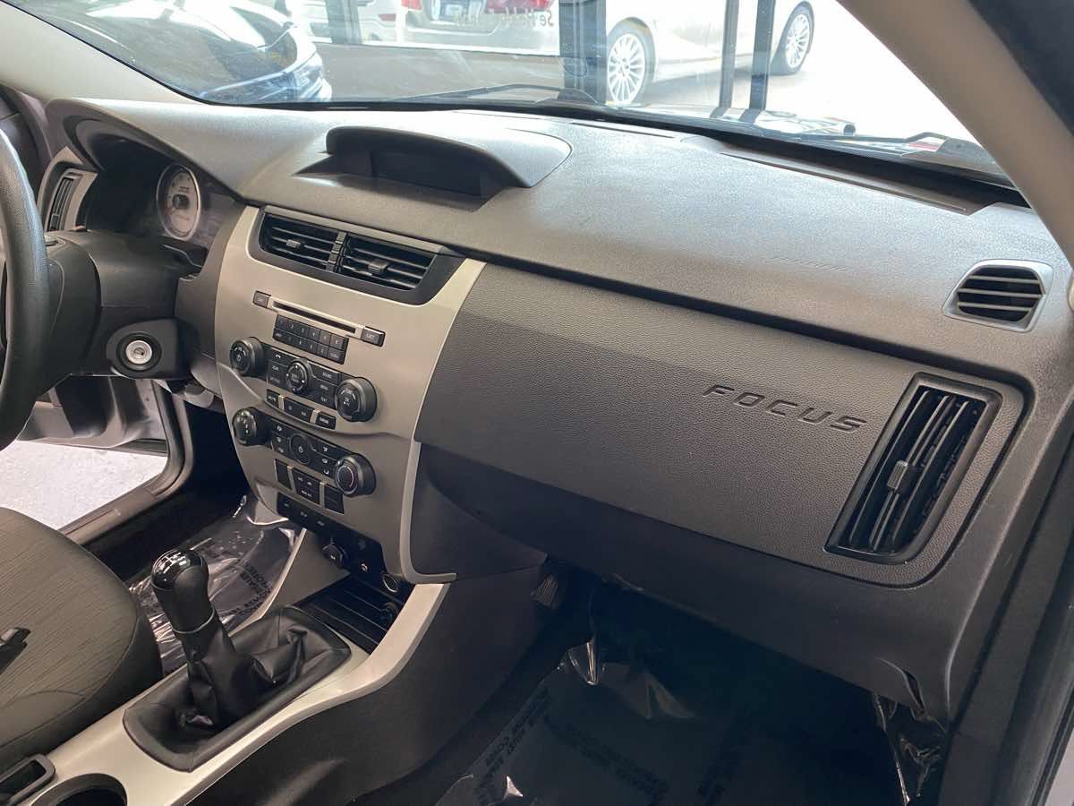 Used 2009 Ford Focus SE FWD image 14