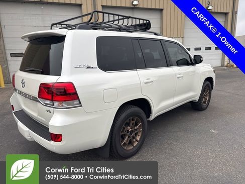 Used 2021 Toyota Land Cruiser image 10