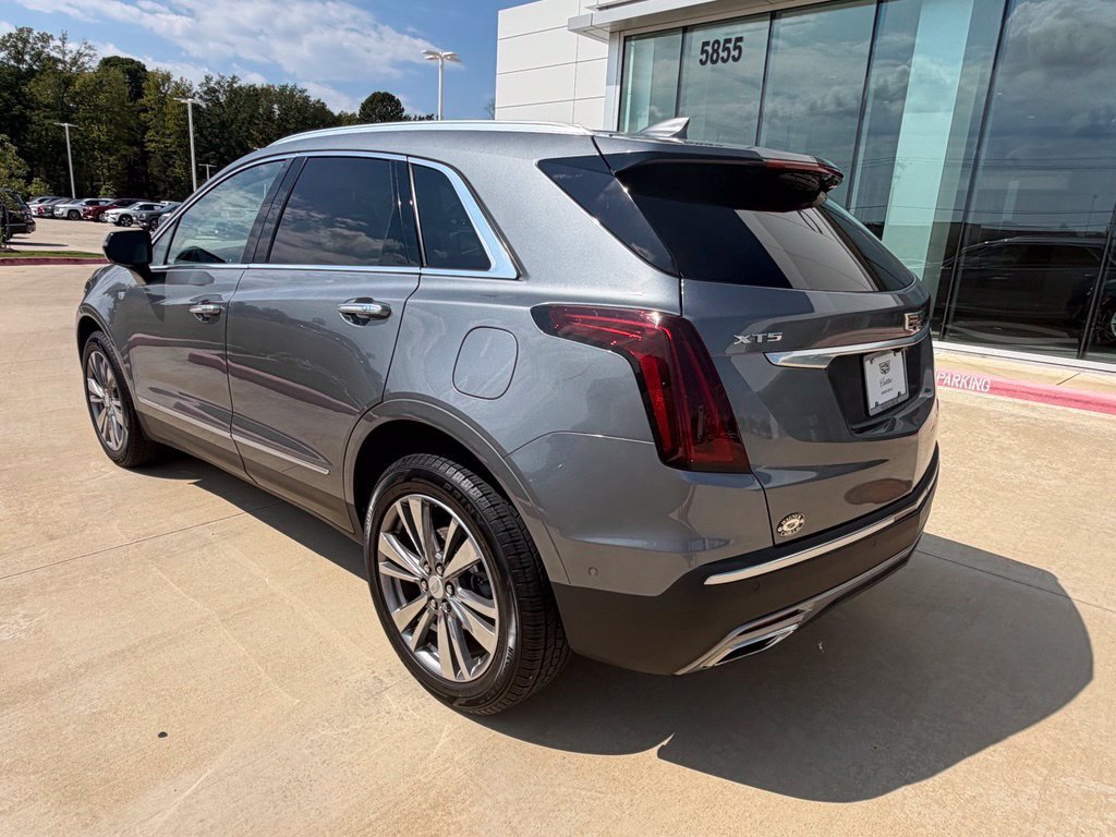 Used 2021 Cadillac XT5 Premium Luxury FWD image 3