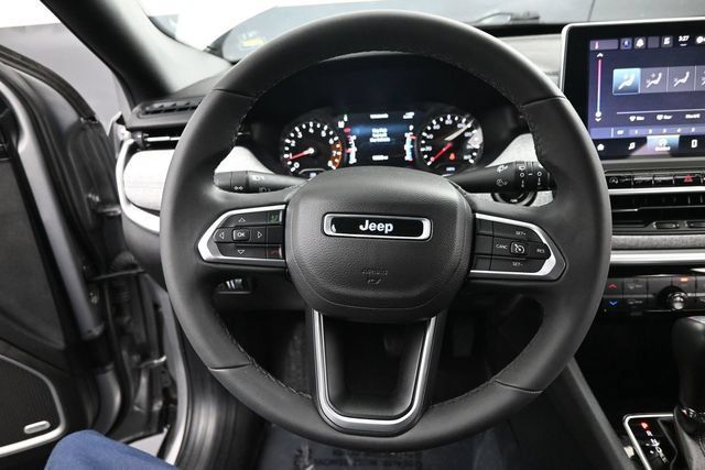Used 2023 Jeep Compass Latitude w/ Sun and Sound Group AWD/4WD image 15