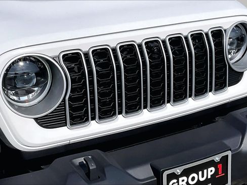 Used 2025 Jeep Wrangler Unlimited Sahara AWD/4WD image 26