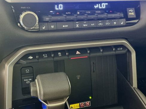 Used 2025 Toyota Tundra Limited image 16