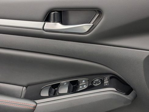 Used 2025 Nissan Altima 2.5 SR image 14