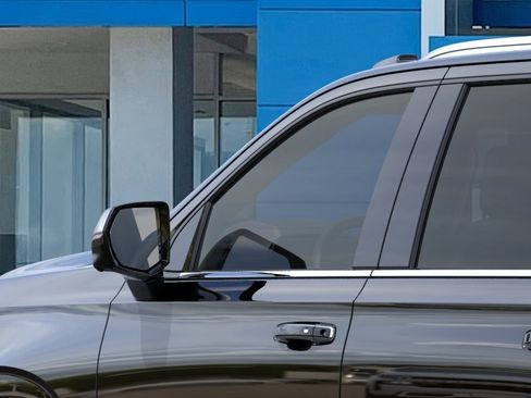 New 2026 Chevrolet Suburban Premier image 36