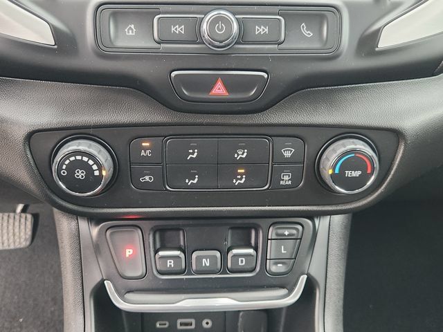 Used 2021 GMC Terrain SLE FWD image 17