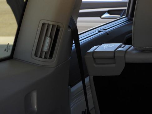 Used 2023 Volkswagen Atlas SE w/ Technology Package w/ Panoramic Sunroof Package image 40