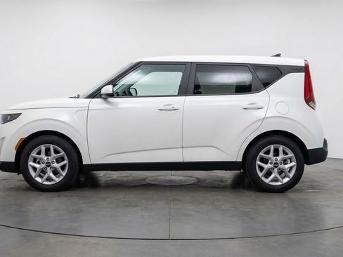 Used 2025 Kia Soul LX w/ LX Technology Package image 5