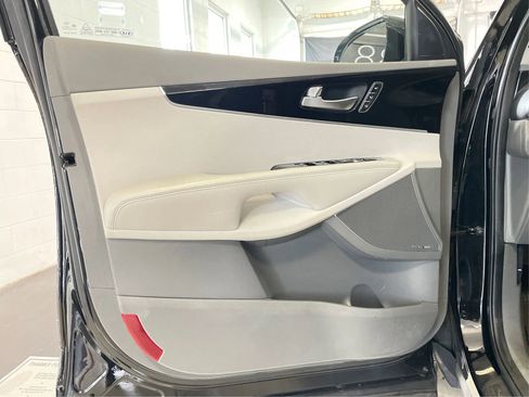 Used 2020 Kia Sorento SX image 24