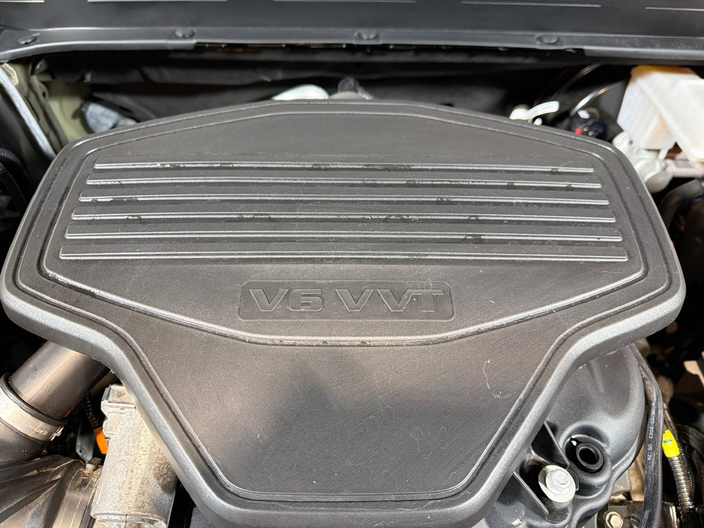 Used 2023 GMC Acadia SLT FWD image 33