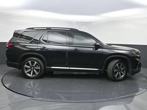 Used 2023 Honda Pilot Touring image 2