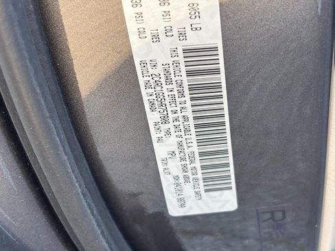 Used 2017 Chrysler Pacifica Limited w/ UConnect Theater Package FWD image 27