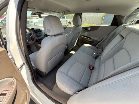 Used 2022 Chevrolet Malibu LT FWD image 17