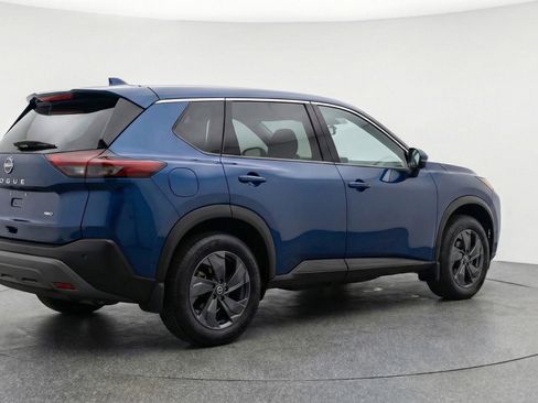 Used 2025 Nissan Rogue SV image 9