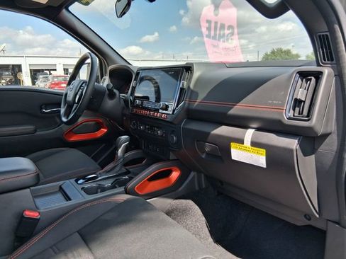 Certified 2025 Nissan Frontier PRO-4X w/ Tow Package image 12