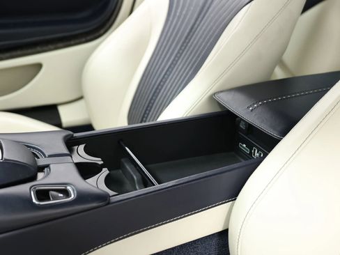 Used 2019 Aston Martin DB11 Coupe RWD image 26