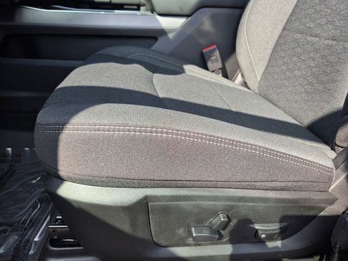 New 2026 RAM 2500 Big Horn AWD/4WD image 13