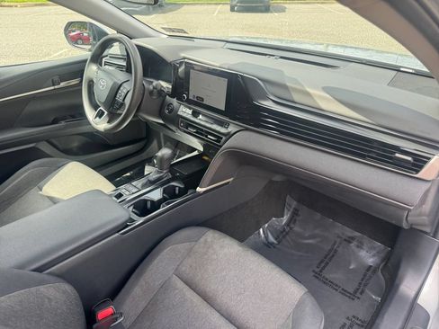 Used 2025 Toyota Camry LE FWD image 16