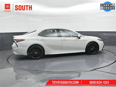 Used 2023 Toyota Camry XSE image 3