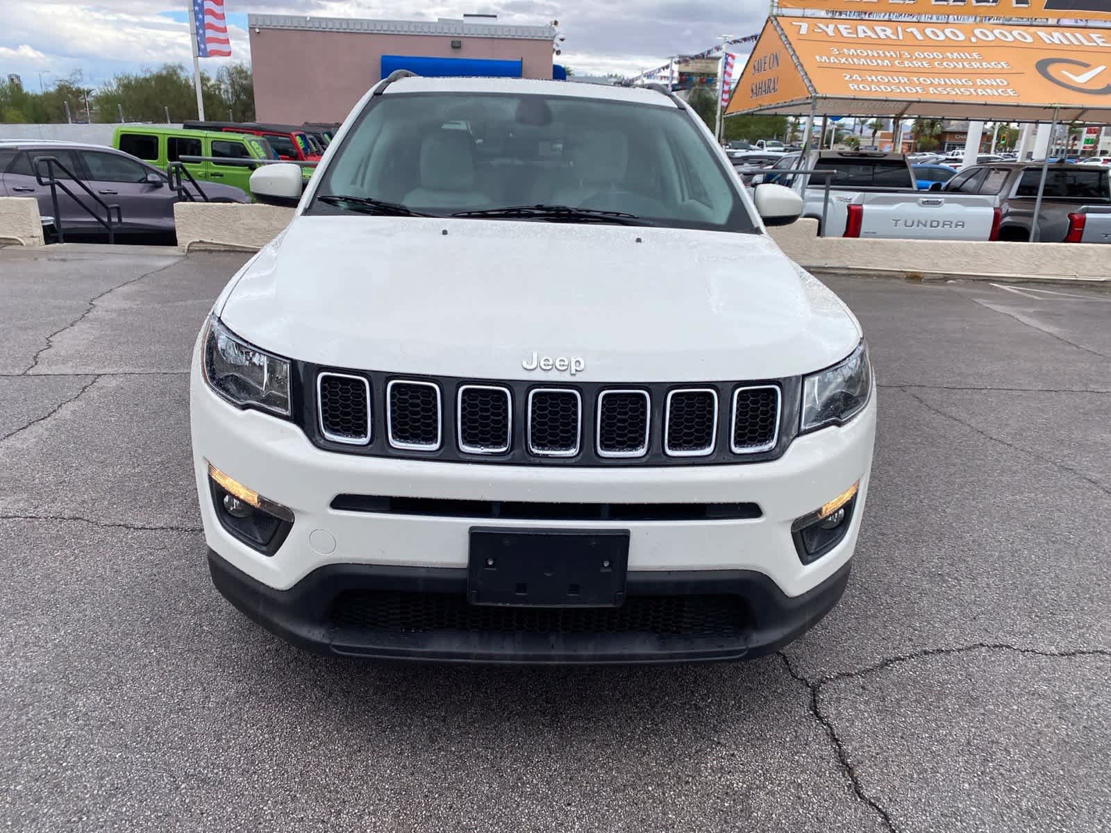 Used 2018 Jeep Compass Latitude w/ Popular Equipment Group FWD image 2