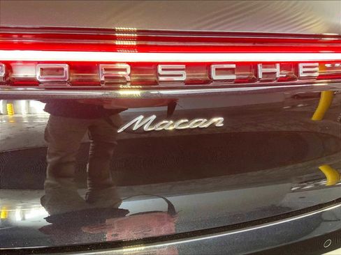 Certified 2025 Porsche Macan image 35
