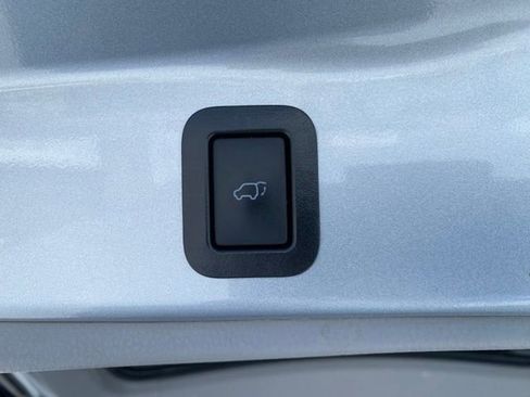 Used 2019 Toyota Highlander Limited AWD/4WD image 10