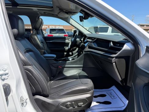 Used 2022 Jeep Grand Cherokee Limited image 11