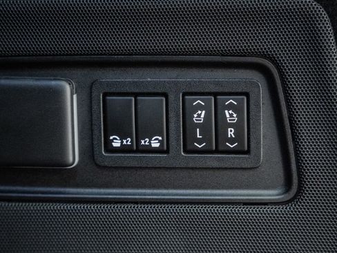 Used 2022 Cadillac Escalade ESV Sport Platinum w/ LPO, ONYX Package image 22