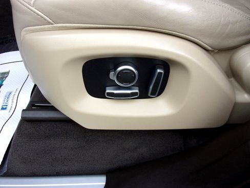 Used 2016 Land Rover Range Rover Sport HSE image 18